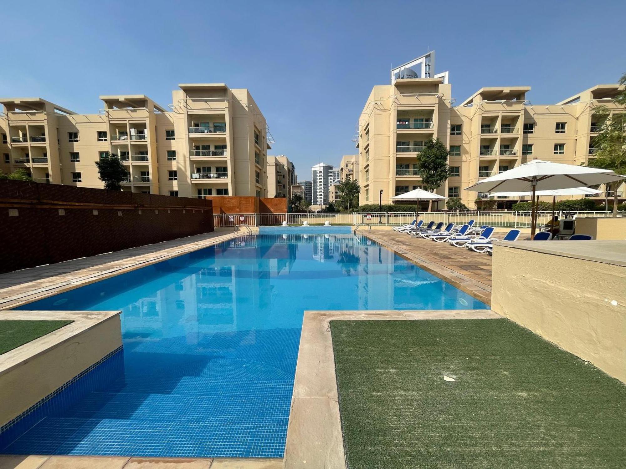 Al Thayyal 2 - The Greens - 2br - Allsopp & Allsopp Apartment